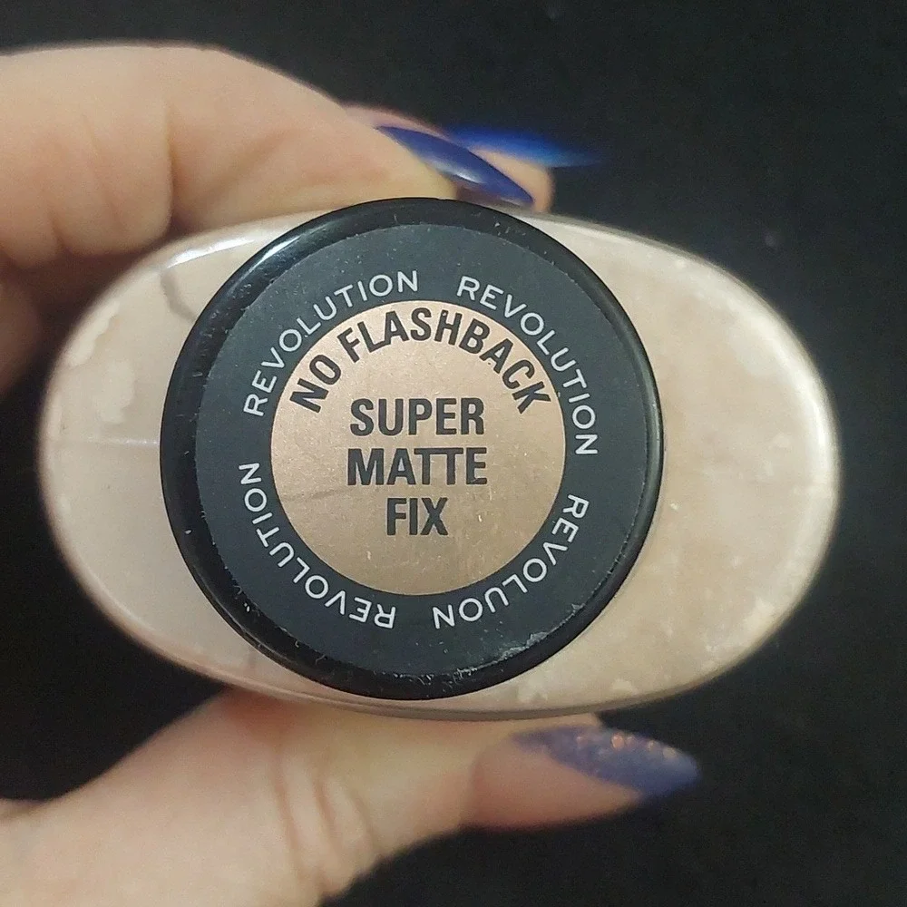 NEW‎ Makeup revolution loose baking powder in Lace